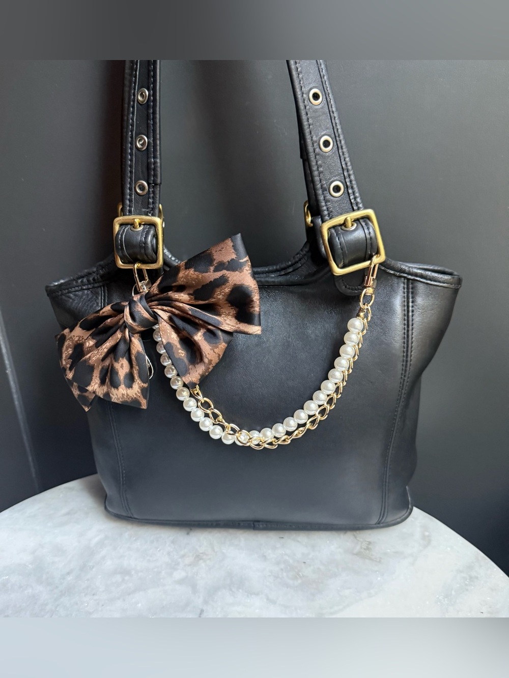 Vintage Unbranded Cowhide Leather
Tote Bag Double Buckle Shoulder
Purse Black